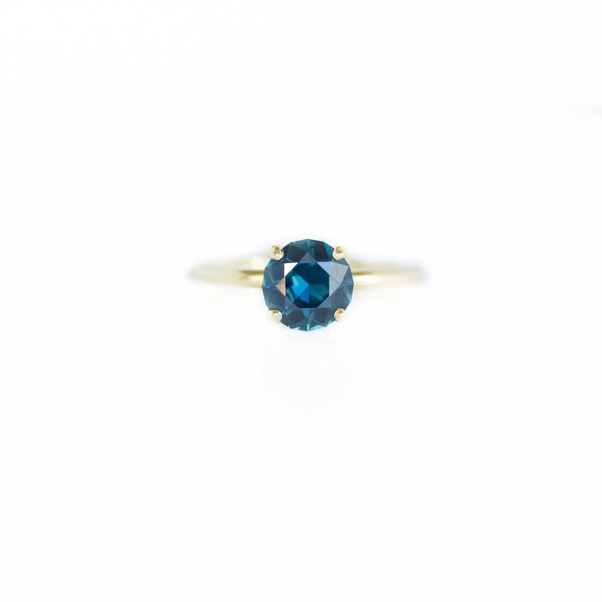 1.87ct Bright Blue Round Solitaire Unheated Sapphire Ring in 18k Yellow Gold