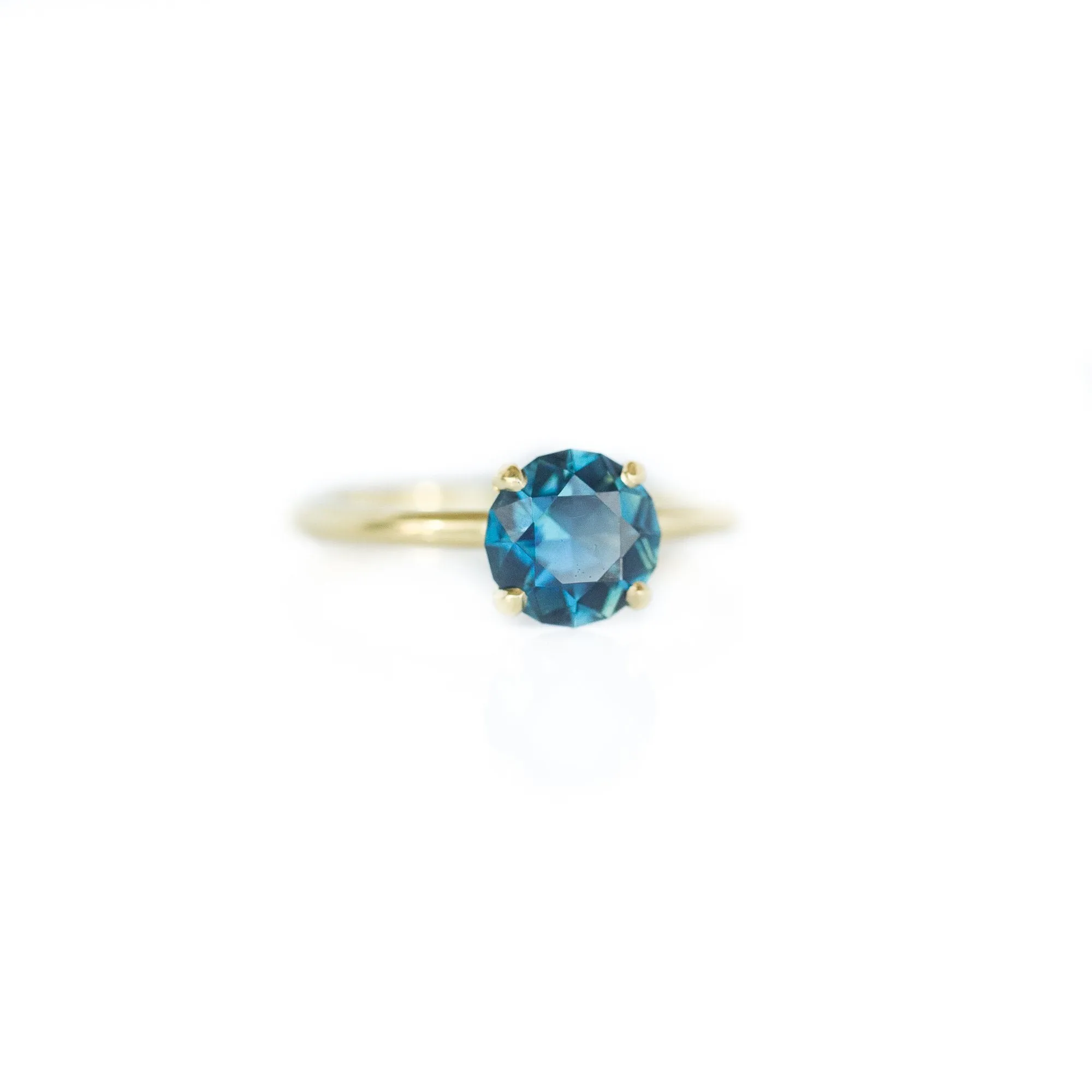 1.87ct Bright Blue Round Solitaire Unheated Sapphire Ring in 18k Yellow Gold