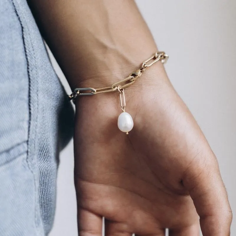 Clutch Your Pearl Bracelet